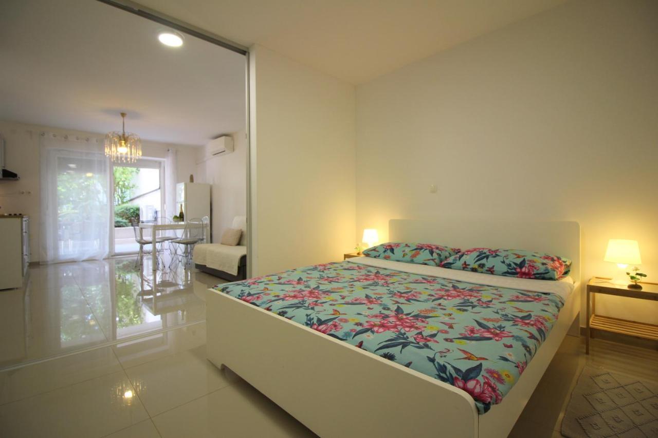 Modern apartment Zen with private garden Poreč Buitenkant foto