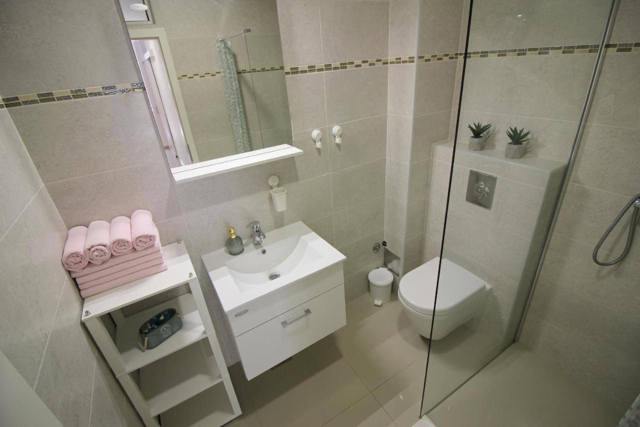 Modern apartment Zen with private garden Poreč Buitenkant foto