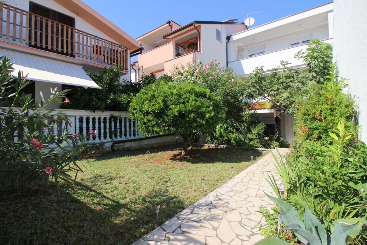 Modern apartment Zen with private garden Poreč Buitenkant foto