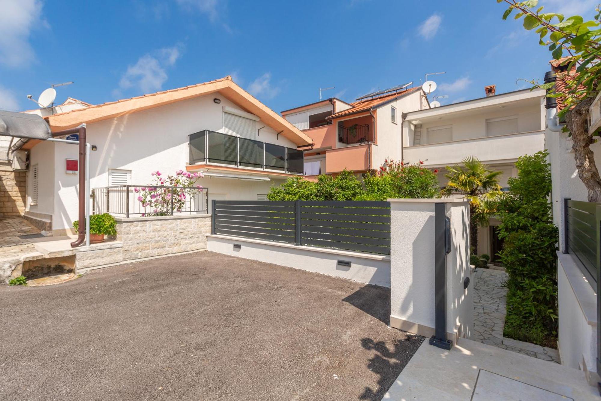 Modern apartment Zen with private garden Poreč Buitenkant foto